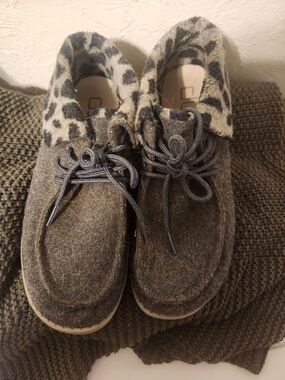 Hey Dude Gray Felt Ankle Boots with Leopard Cuff